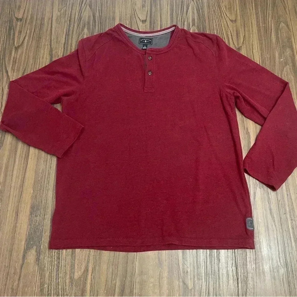 G.H. Bass & Co Dark Red Long Sleeve Knit Henley Tee Mens size Large - Picture 10 of 11